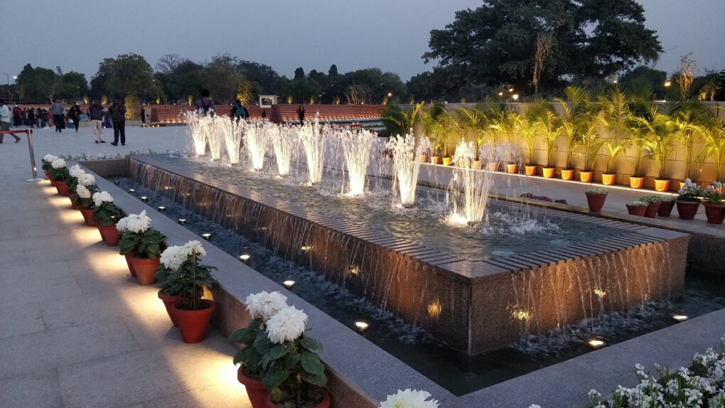 Lighting Fountains at National War Memorial